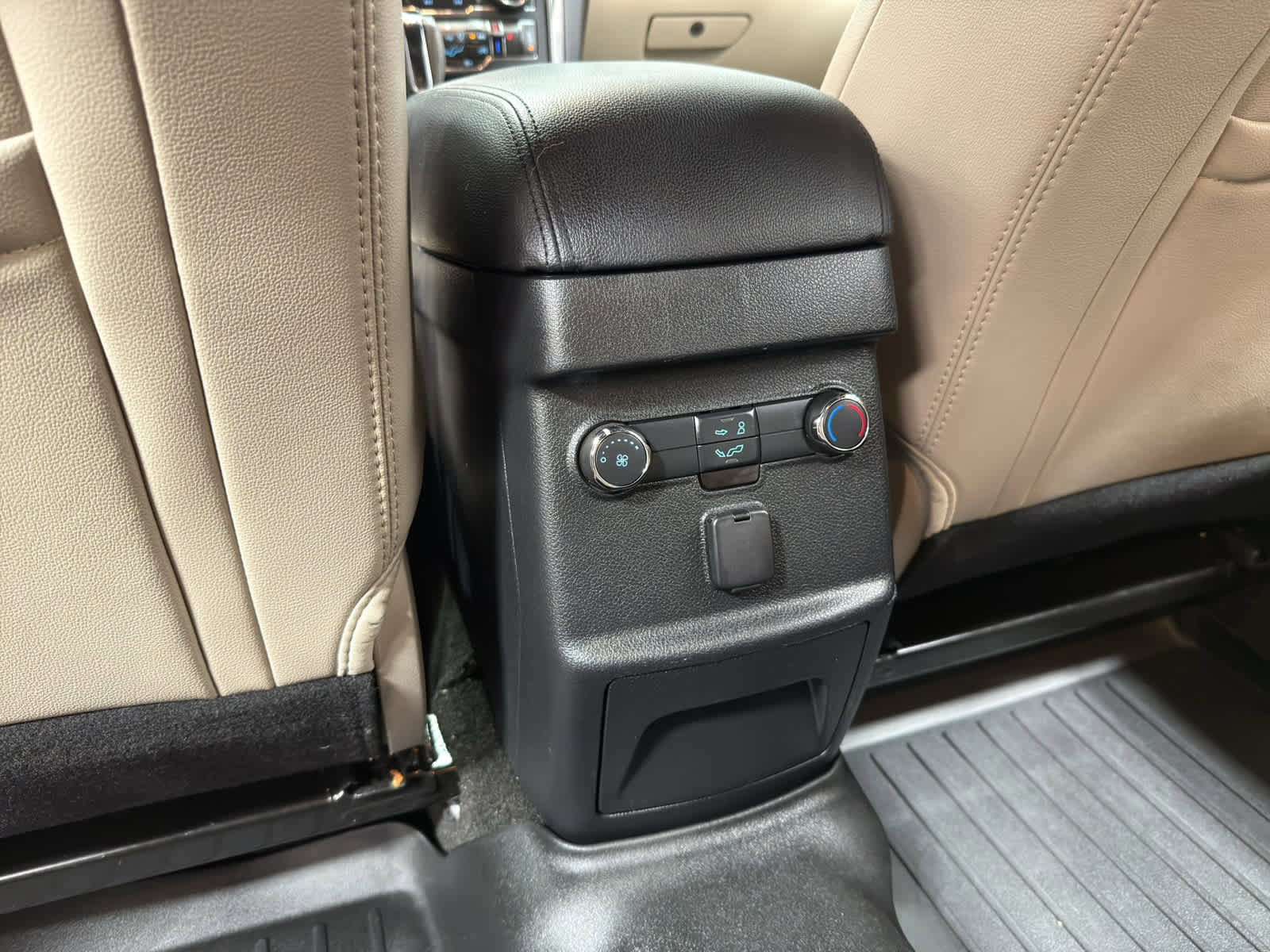 Used 2018 Ford Explorer XLT w/ Equipment Group 202A image 22