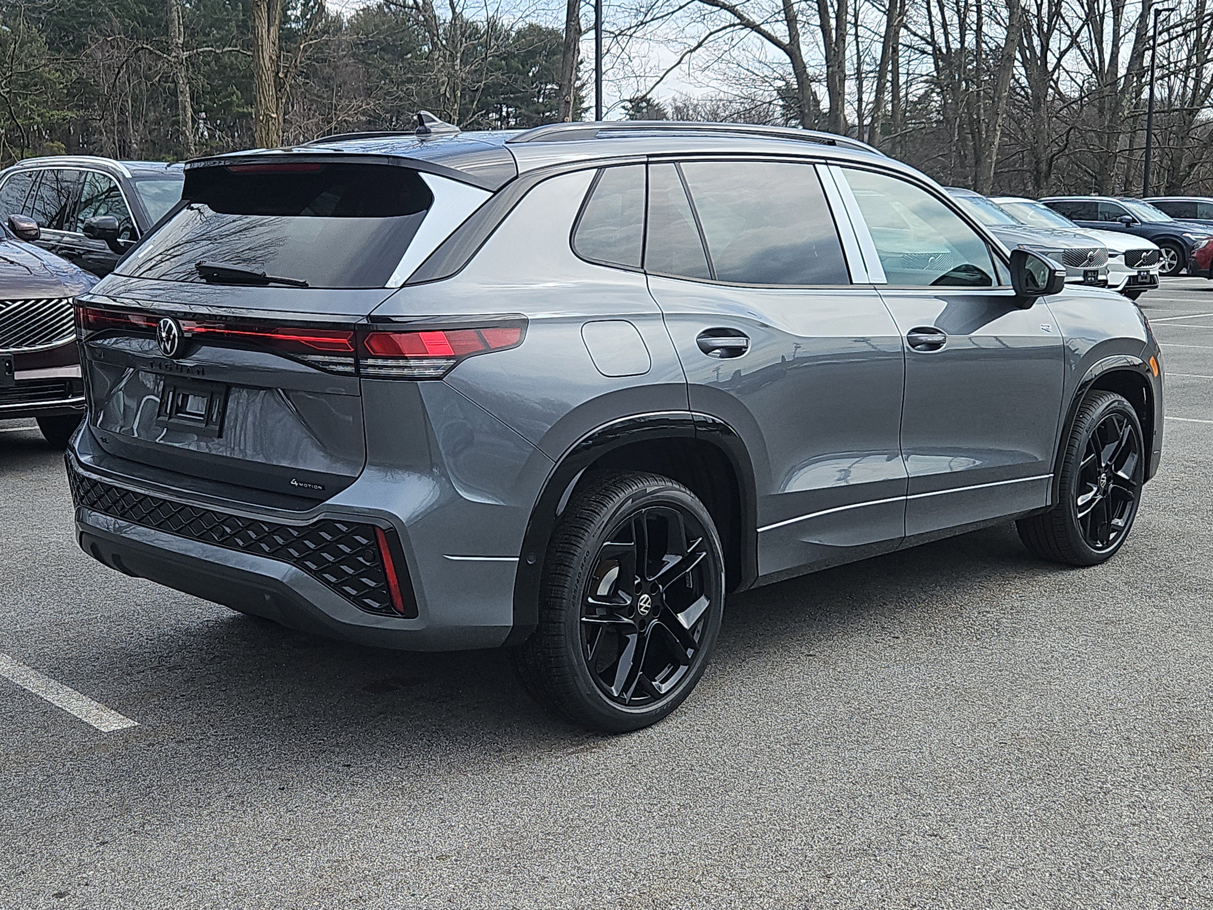 New 2026 Volkswagen Tiguan SE R-Line image 2