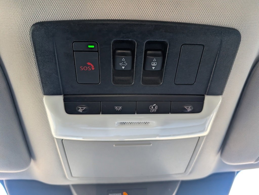 Used 2022 Nissan Pathfinder SV w/ SV Premium Package image 21