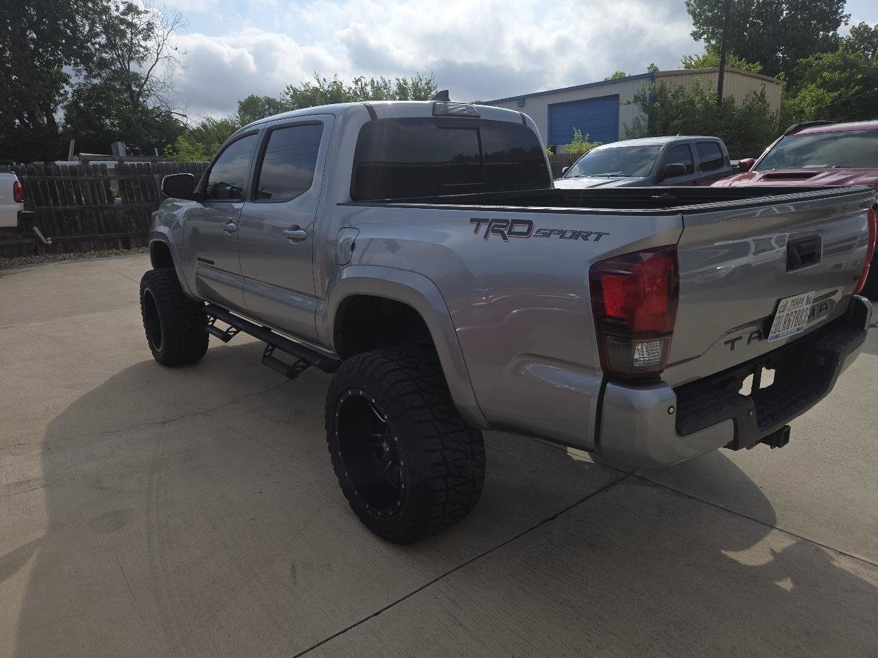 Used 2018 Toyota Tacoma TRD Sport w/ Technology Package RWD image 6