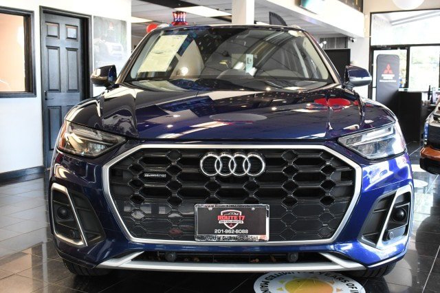 Used 2023 Audi Q5 2.0T Premium w/ Convenience Package AWD/4WD image 2