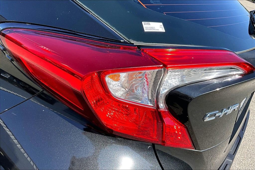 Used 2018 Toyota C-HR XLE FWD image 23