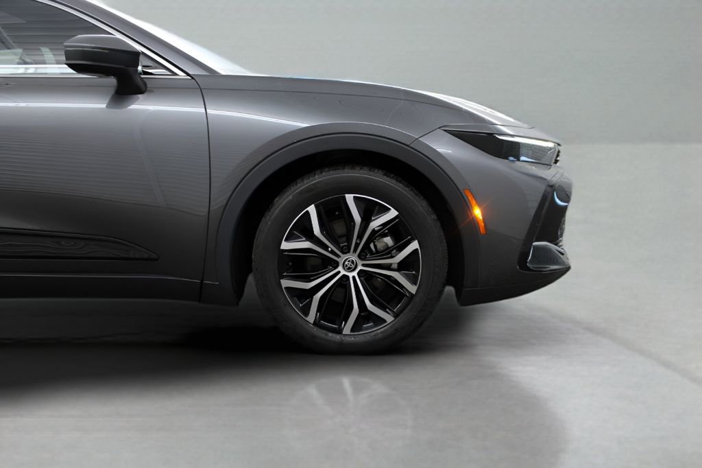 Used 2023 Toyota Crown Limited image 18