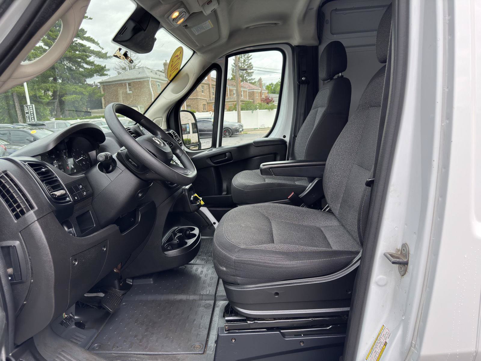 Used 2025 RAM ProMaster 2500 w/ Convenience Group FWD image 15