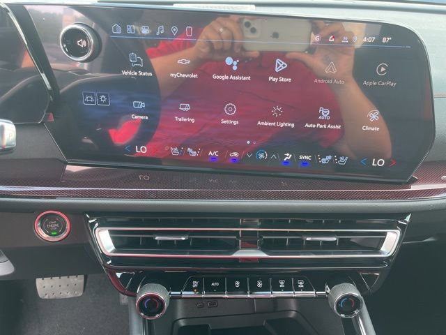 New 2026 Chevrolet Traverse RS w/ LPO, Floor Liner Package FWD image 29