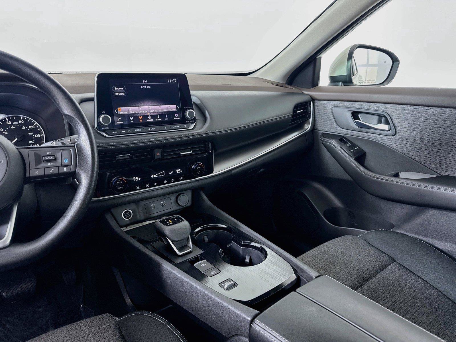 Used 2022 Nissan Rogue SV FWD image 21