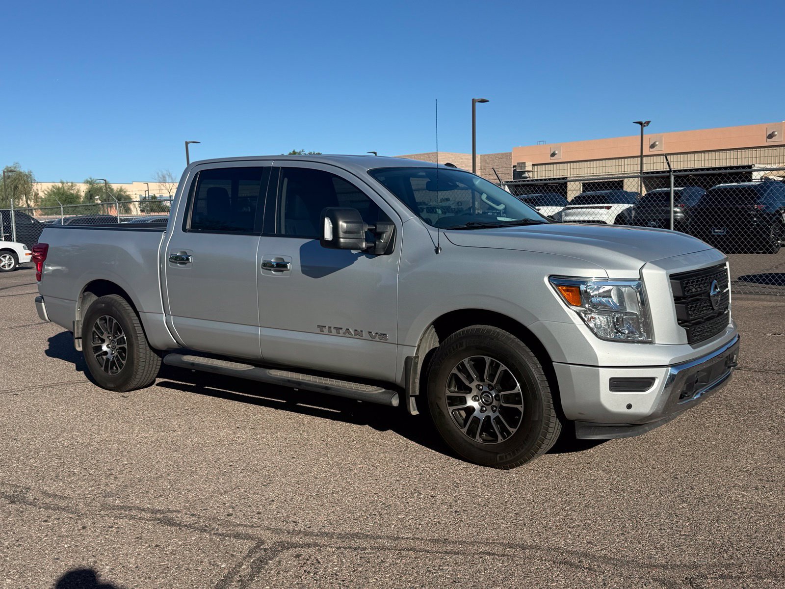 Used 2020 Nissan Titan SV w/ SV Convenience Package RWD image 3