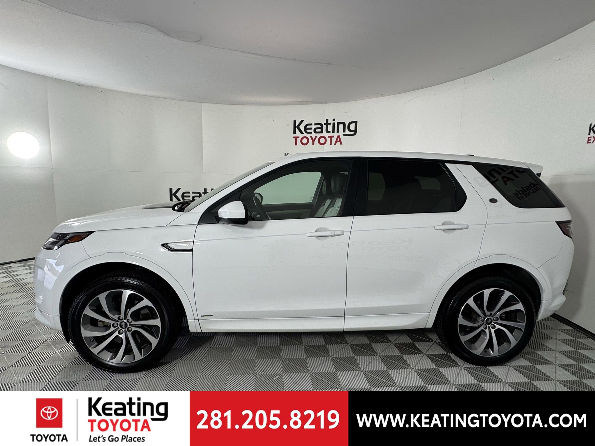 Used 2020 Land Rover Discovery Sport SE R-Dynamic image 8