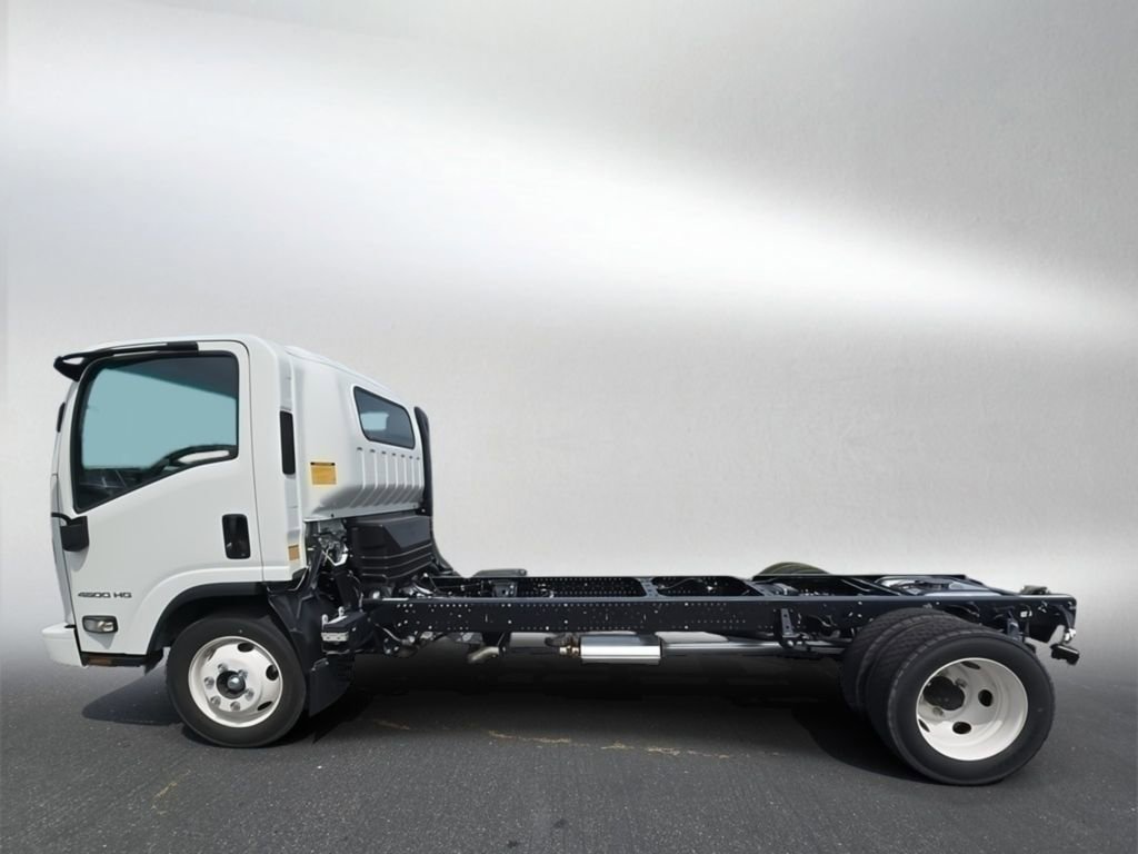 New 2024 Chevrolet Low Cab Forward image 8
