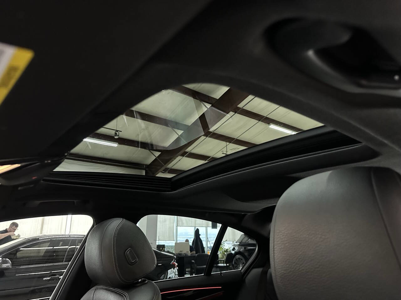 Used 2020 BMW 530i w/ Convenience Package image 31