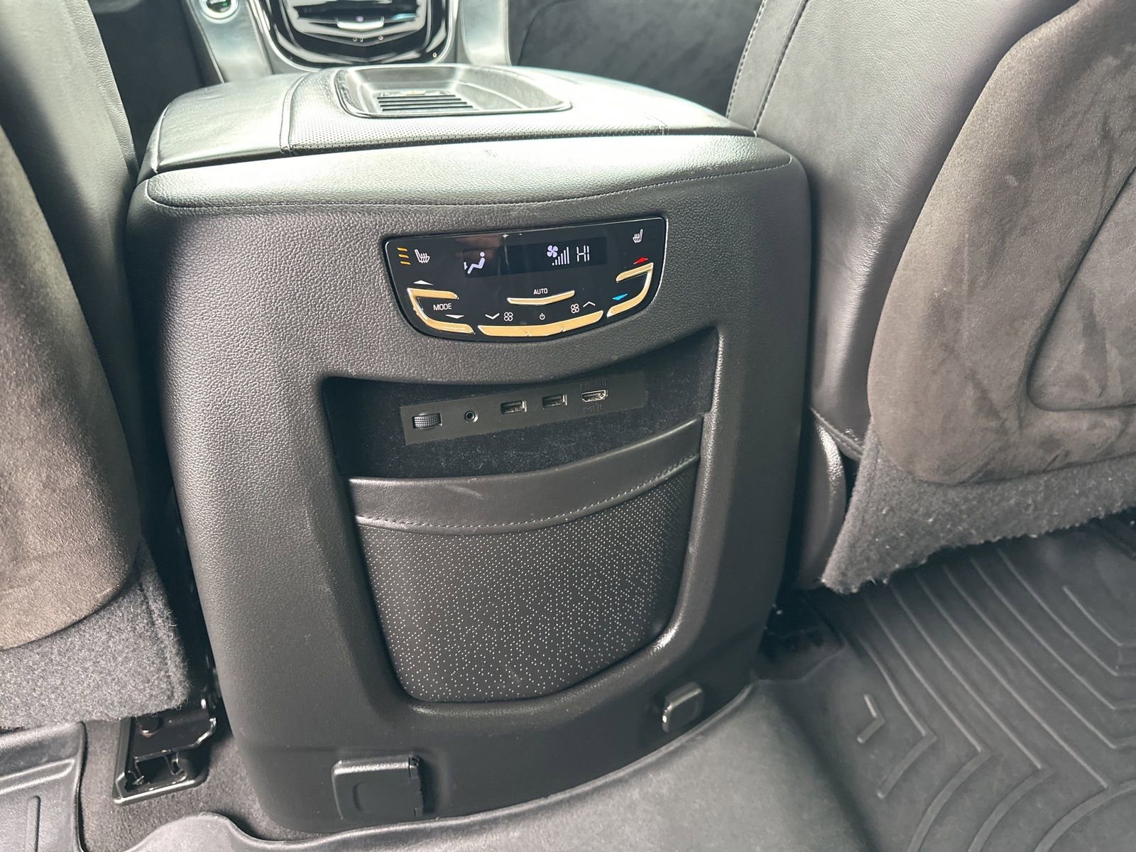 Used 2020 Cadillac Escalade ESV Platinum AWD/4WD image 28