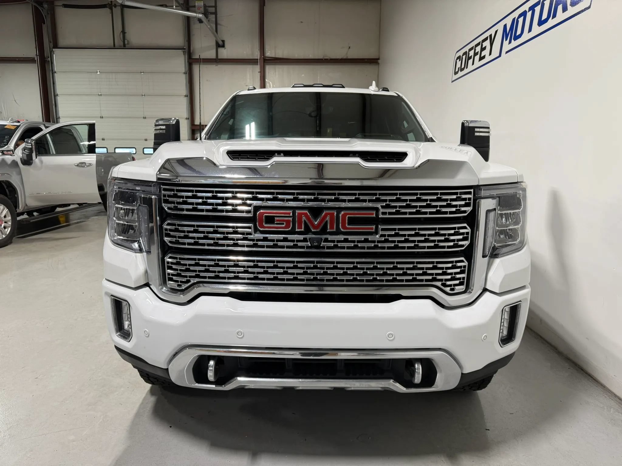 Used 2022 GMC Sierra 2500 Denali w/ Denali Ultimate Package AWD/4WD image 9