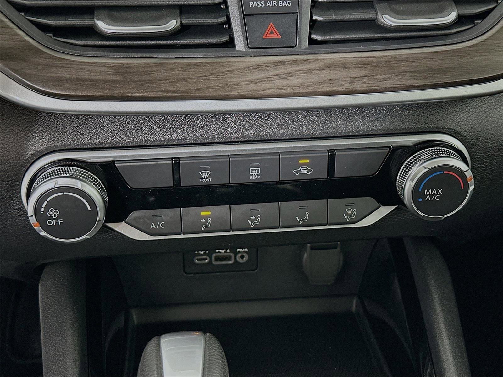 Used 2024 Nissan Altima 2.5 SV FWD image 9