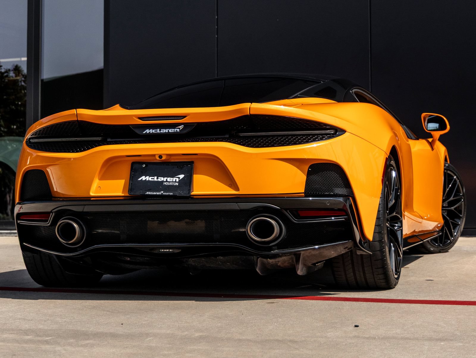 Used 2022 McLaren GT RWD image 9