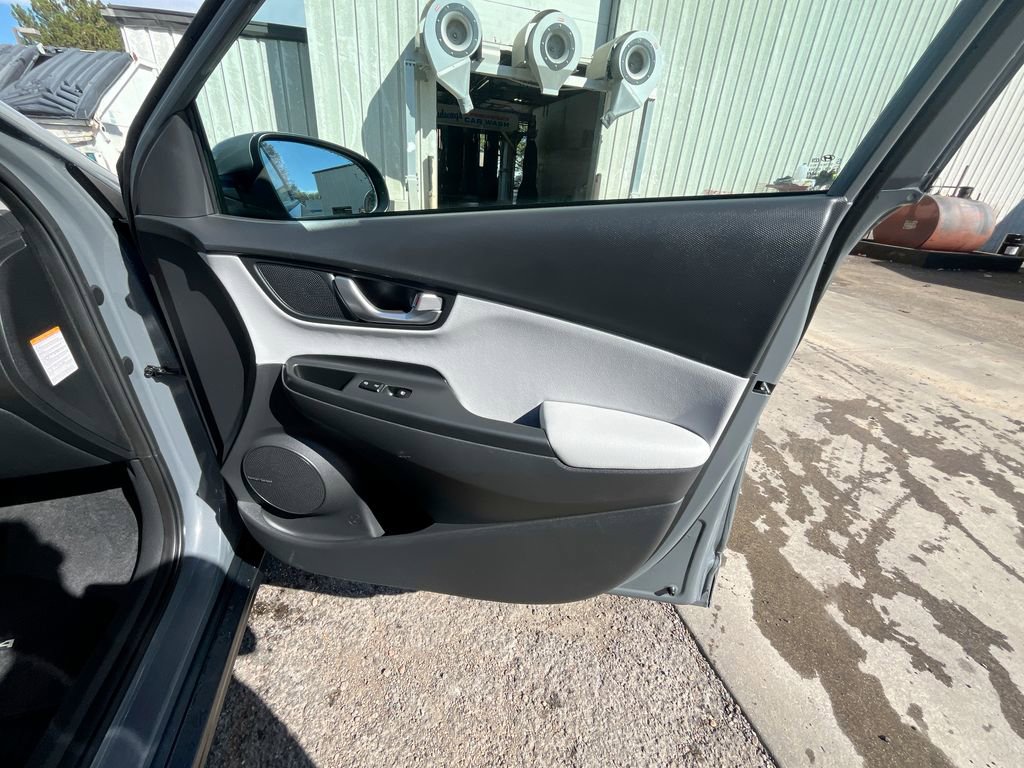 Used 2023 Hyundai Kona Limited image 19