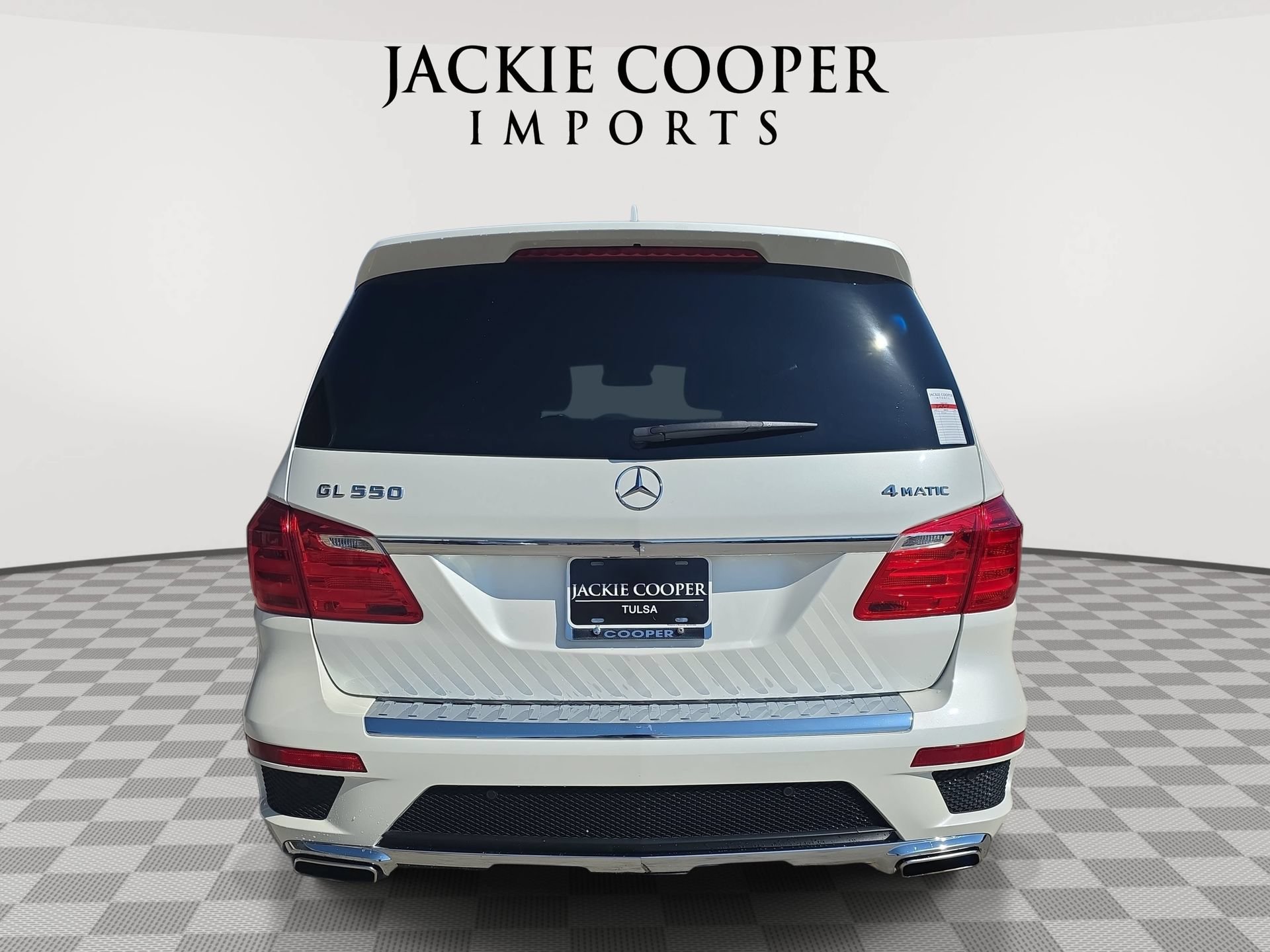 Used 2015 Mercedes-Benz GL 550 4MATIC image 6