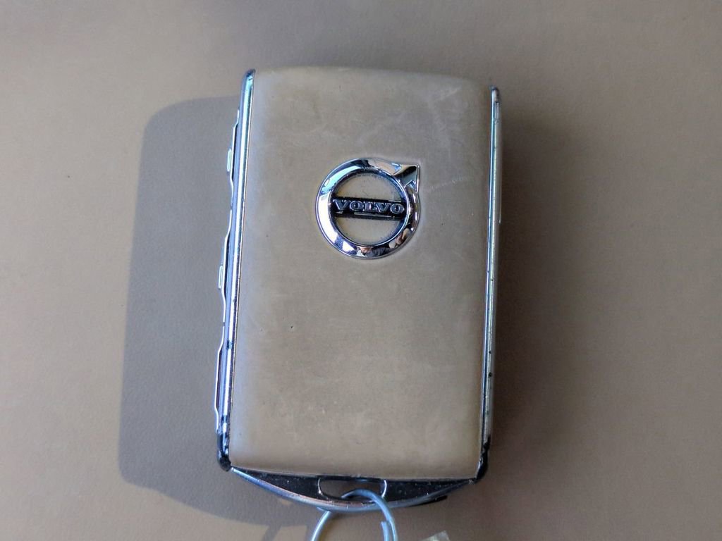 Used 2017 Volvo XC90 T8 Inscription w/ Vision Package image 32