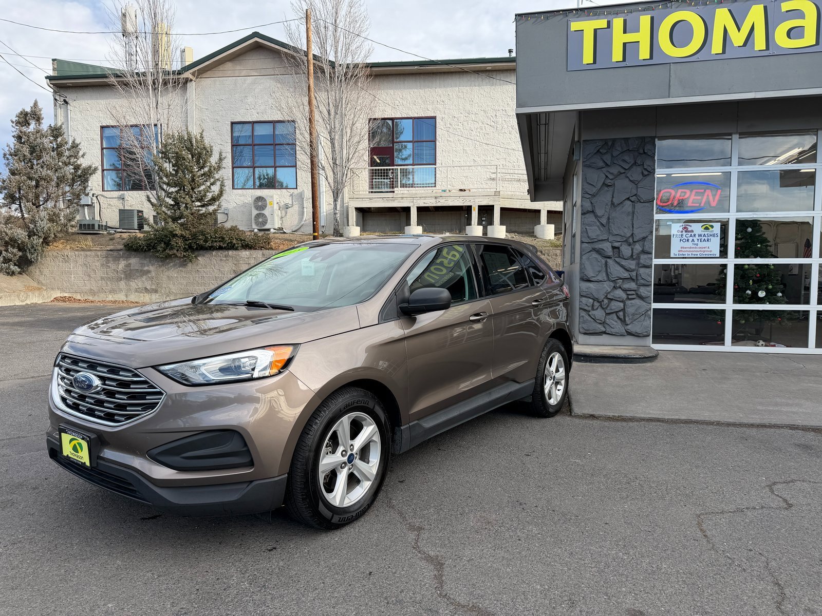 Used 2019 Ford Edge SE image 2