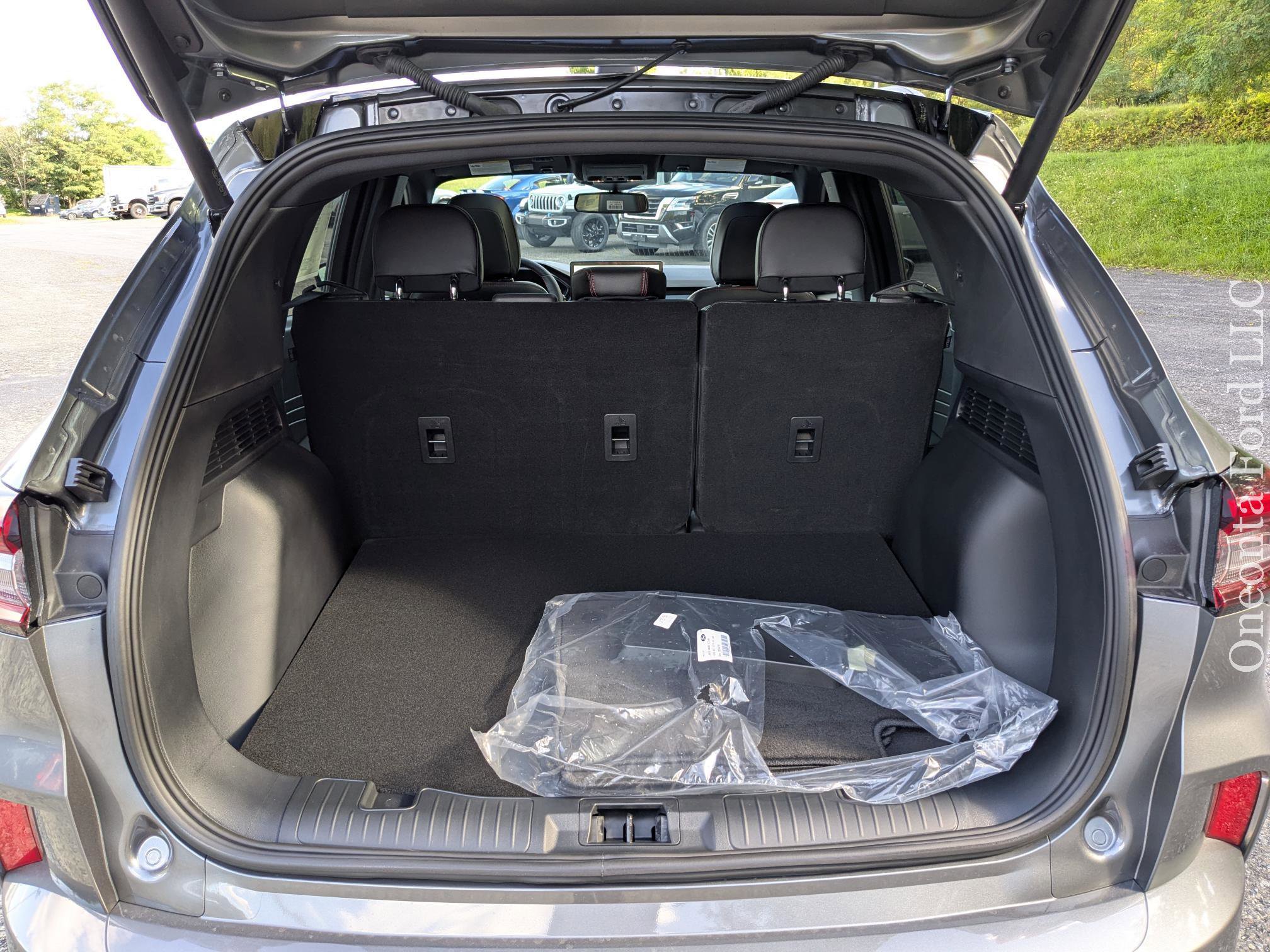 New 2025 Ford Escape ST-Line Elite image 33