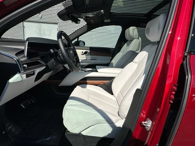 Used 2026 Cadillac Vistiq Luxury w/ LPO, Floor Liner Package AWD/4WD image 24