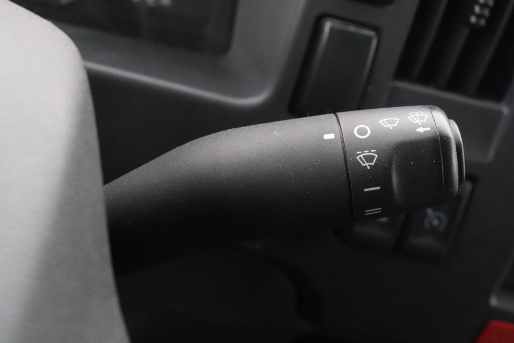 Used 2020 Isuzu NPR image 27