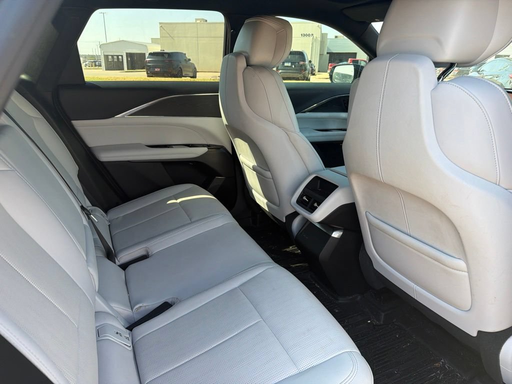 Used 2024 Cadillac Lyriq Luxury AWD/4WD image 8