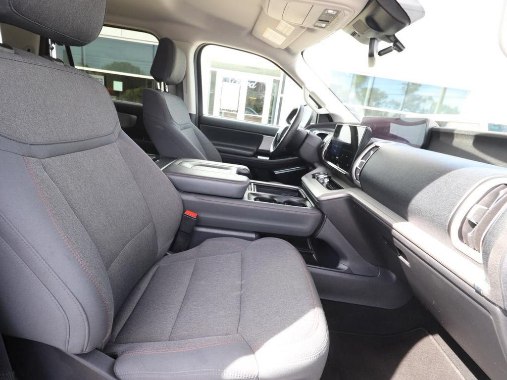 Used 2025 Ford Expedition Active RWD image 13