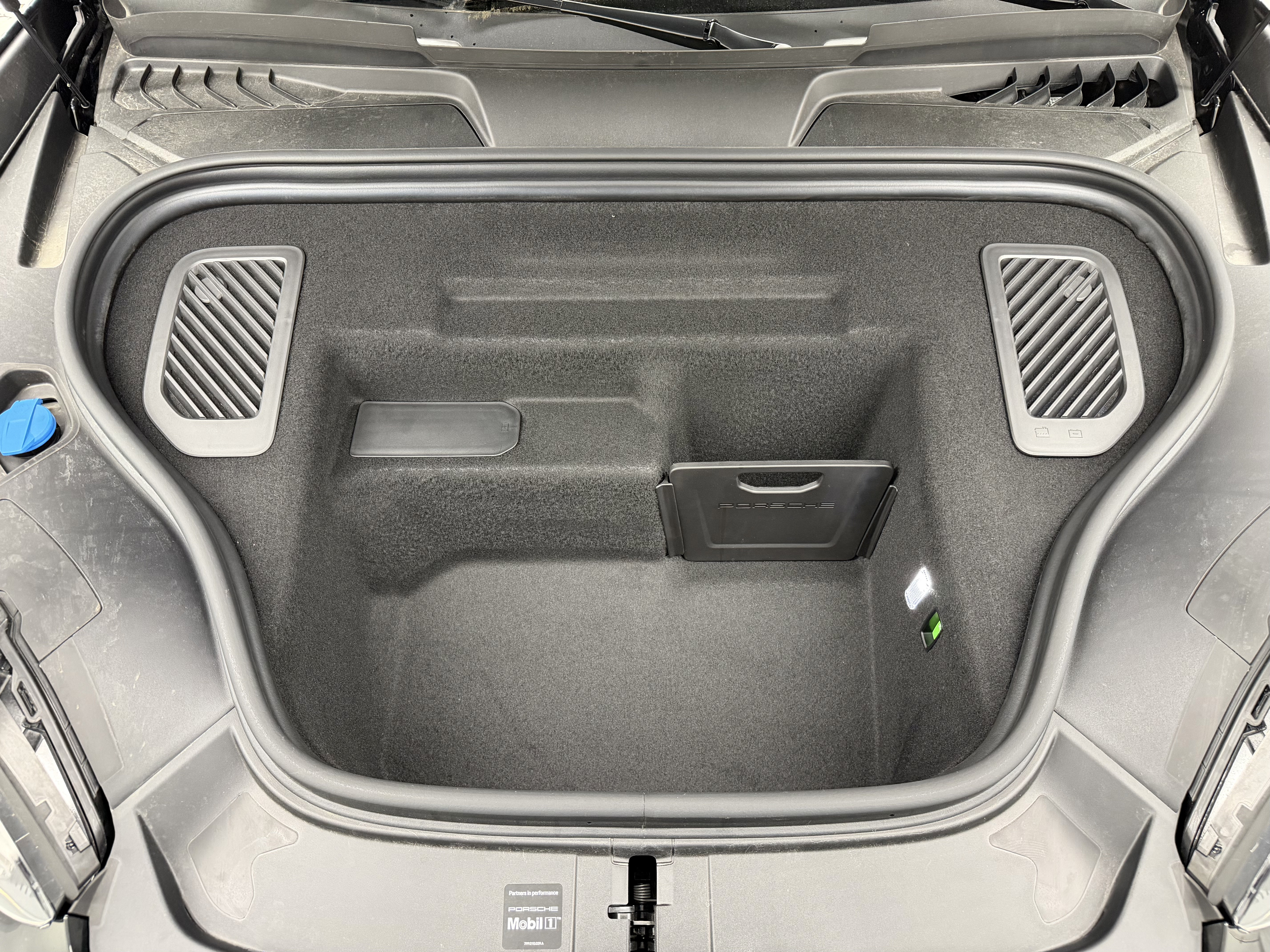 Certified 2025 Porsche Macan Electric RWD image 55