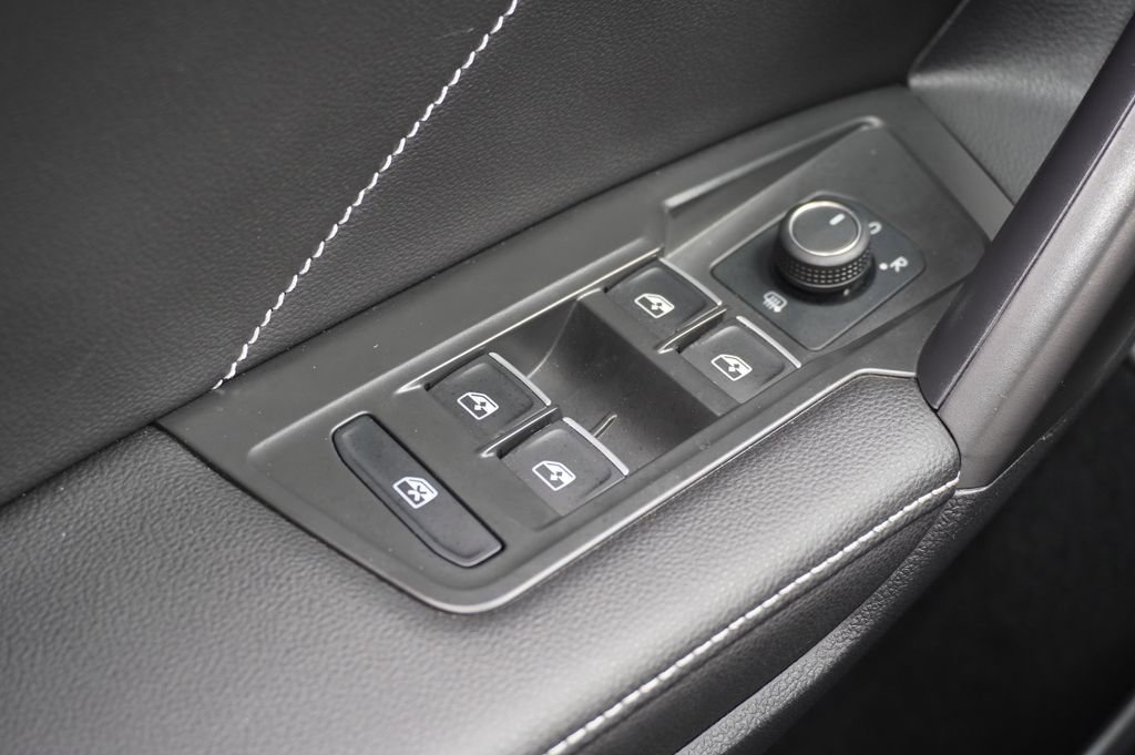 Used 2022 Volkswagen Tiguan SE FWD image 16