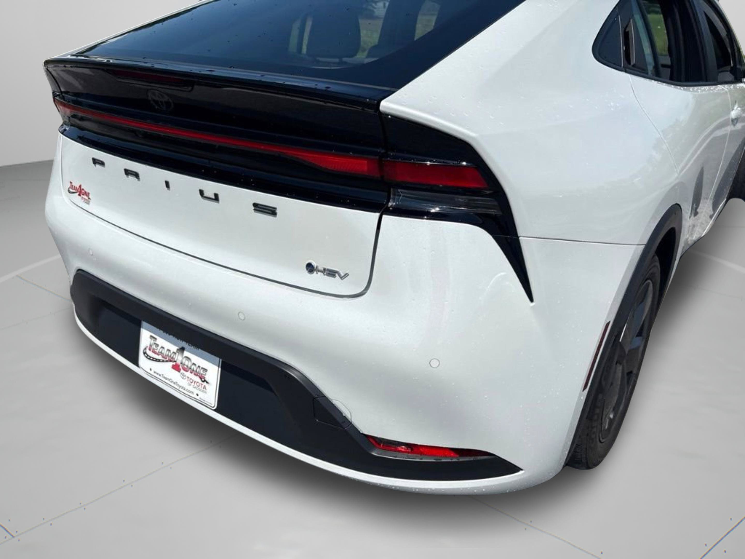 Used 2025 Toyota Prius LE FWD image 30
