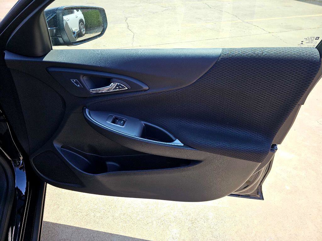 Used 2025 Chevrolet Malibu LT image 18