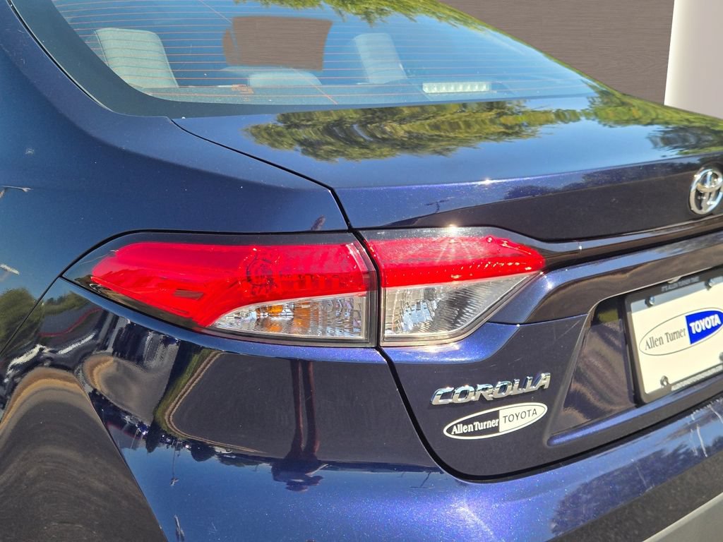 Used 2025 Toyota Corolla LE FWD image 9