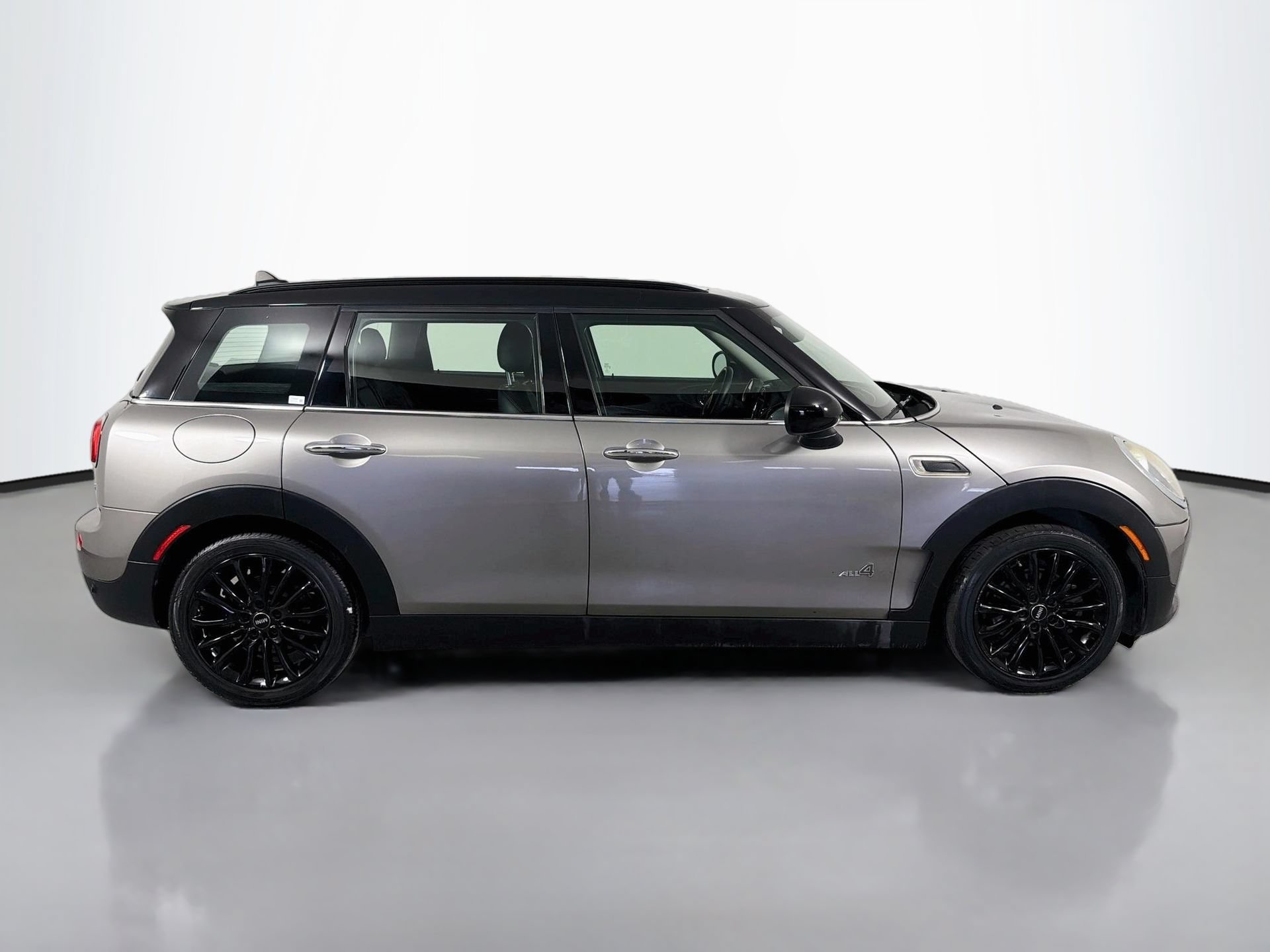 Used 2019 MINI Cooper Clubman ALL4 AWD/4WD image 5