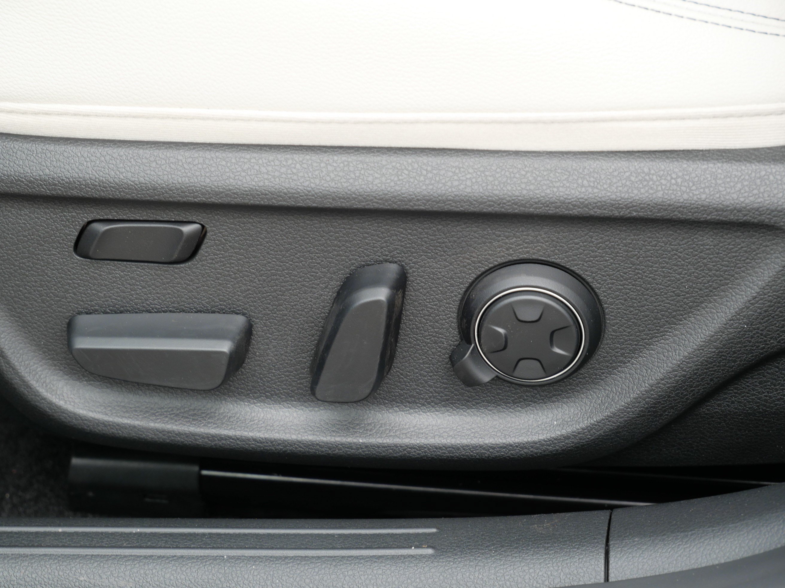 New 2026 Genesis GV70 2.5T Select AWD/4WD image 15