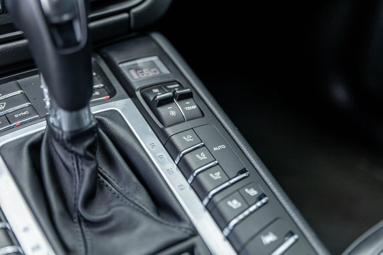 Used 2021 Porsche Macan AWD/4WD image 39