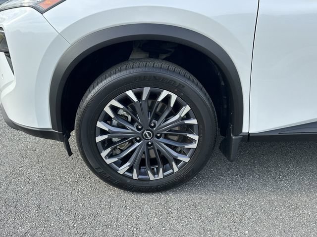 Certified 2025 Nissan Rogue SL w/ Tech Package FWD image 13