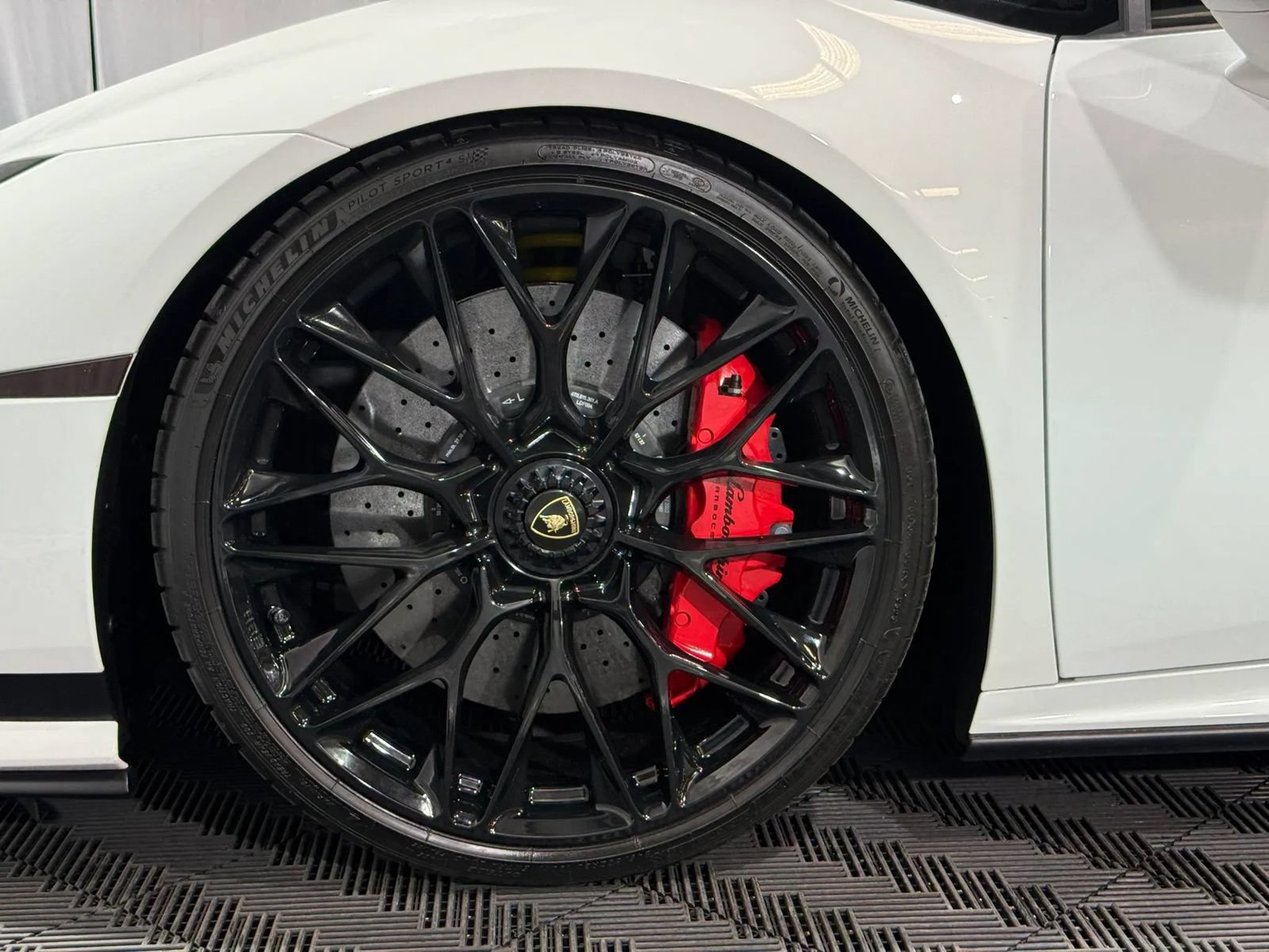 Used 2023 Lamborghini Huracan Tecnica RWD image 16