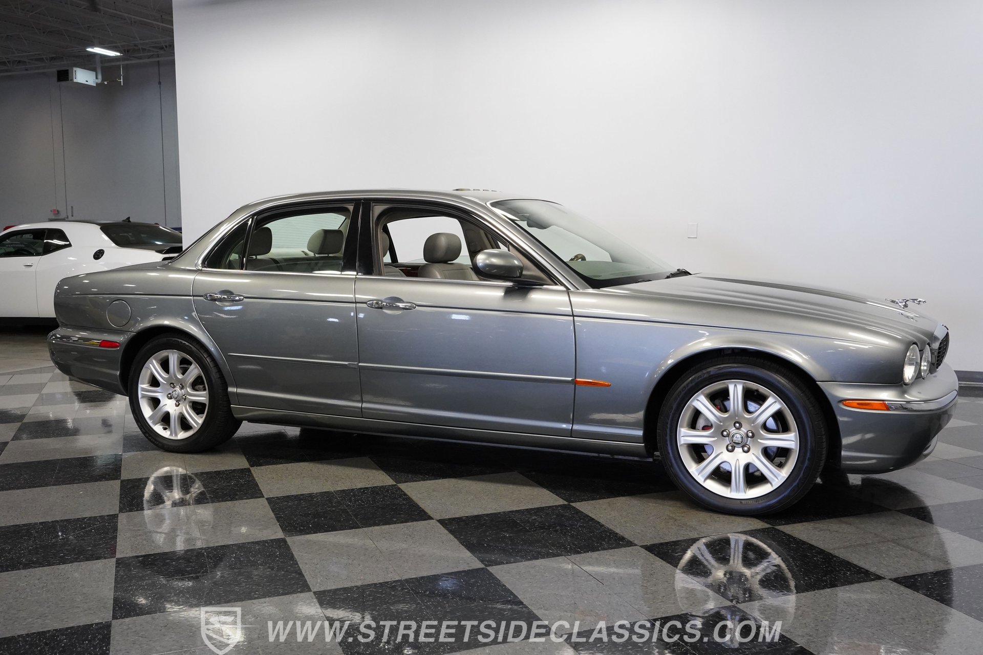 Used 2004 Jaguar XJ8 image 15