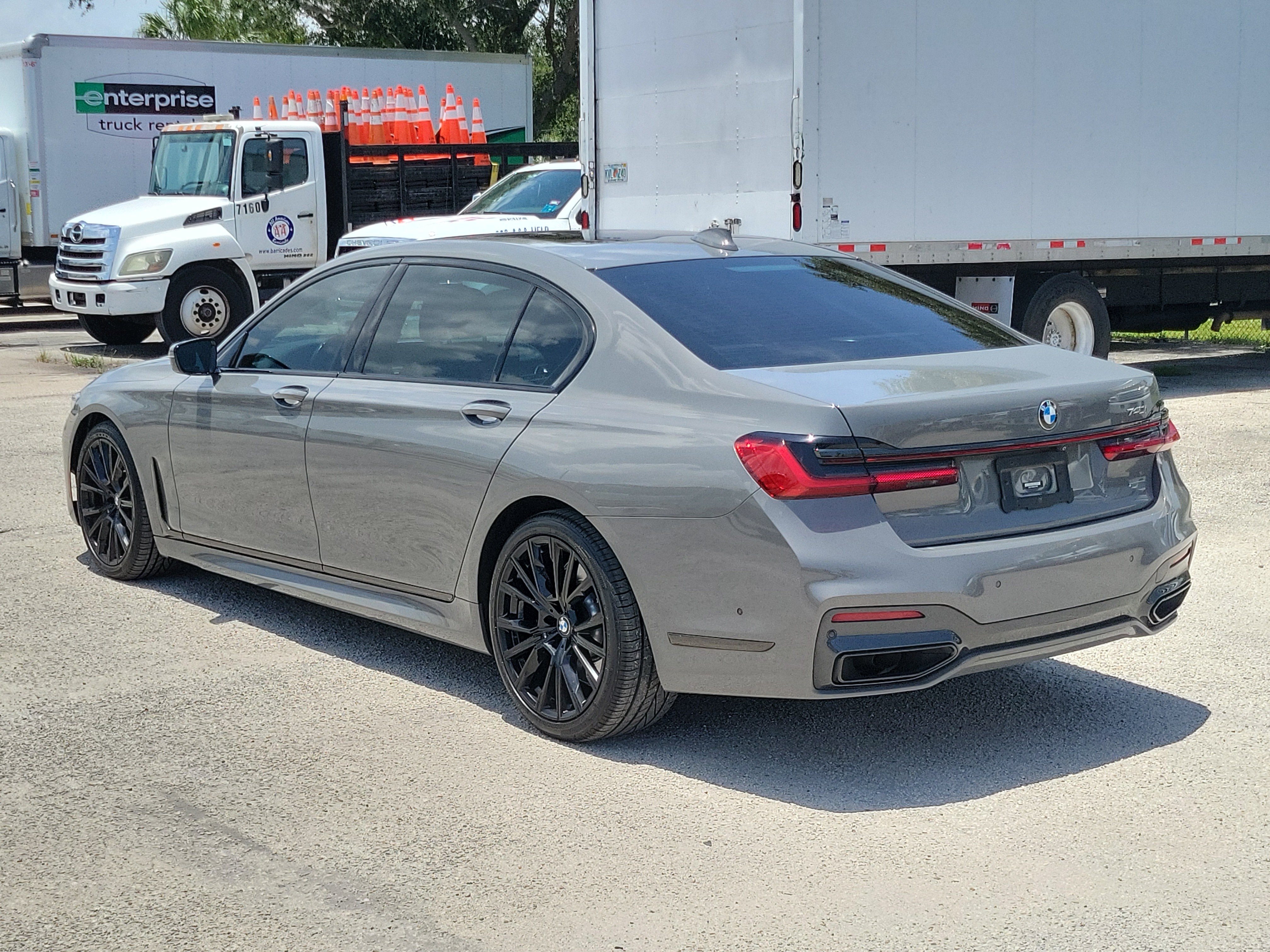 Used 2022 BMW 740i w/ M Sport Package RWD image 5
