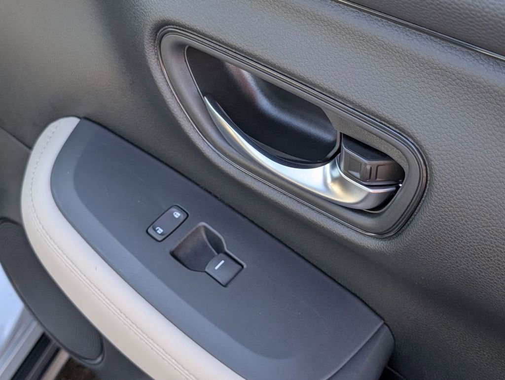 Used 2025 Honda HR-V LX image 49