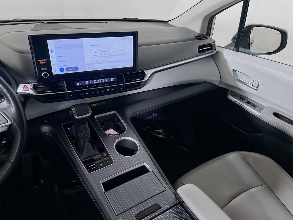 Certified 2025 Toyota Sienna XLE FWD image 21