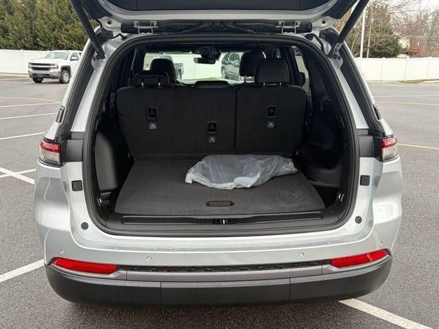 New 2026 Jeep Grand Cherokee Altitude AWD/4WD image 7