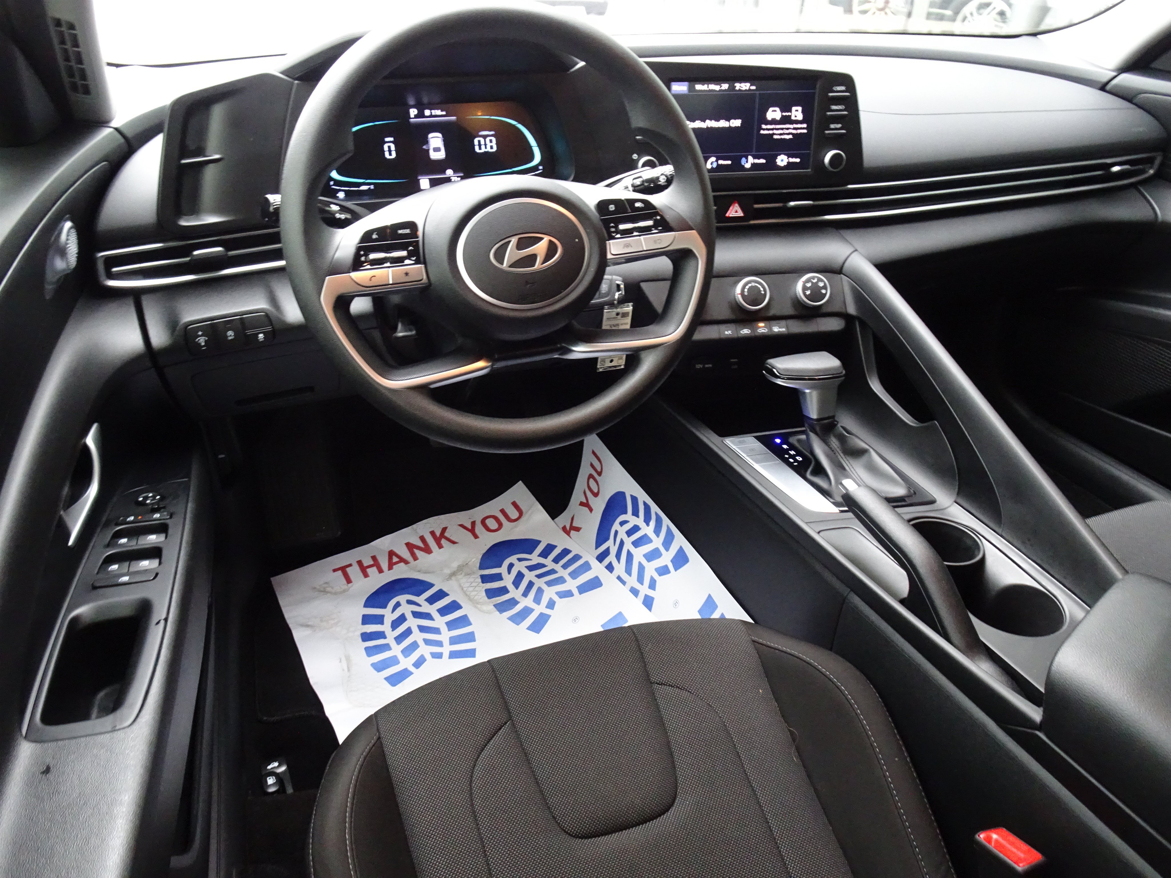 Used 2024 Hyundai Elantra SE FWD image 12
