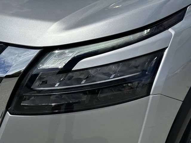 Used 2025 Nissan Pathfinder SV FWD image 11