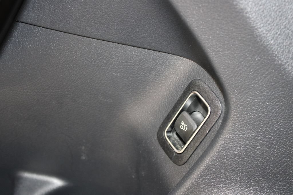 Used 2025 Mercedes-Benz CLA 250 image 38