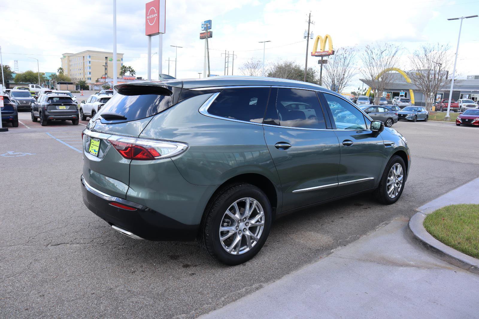 Used 2022 Buick Enclave Premium w/ Experience Buick Package image 7