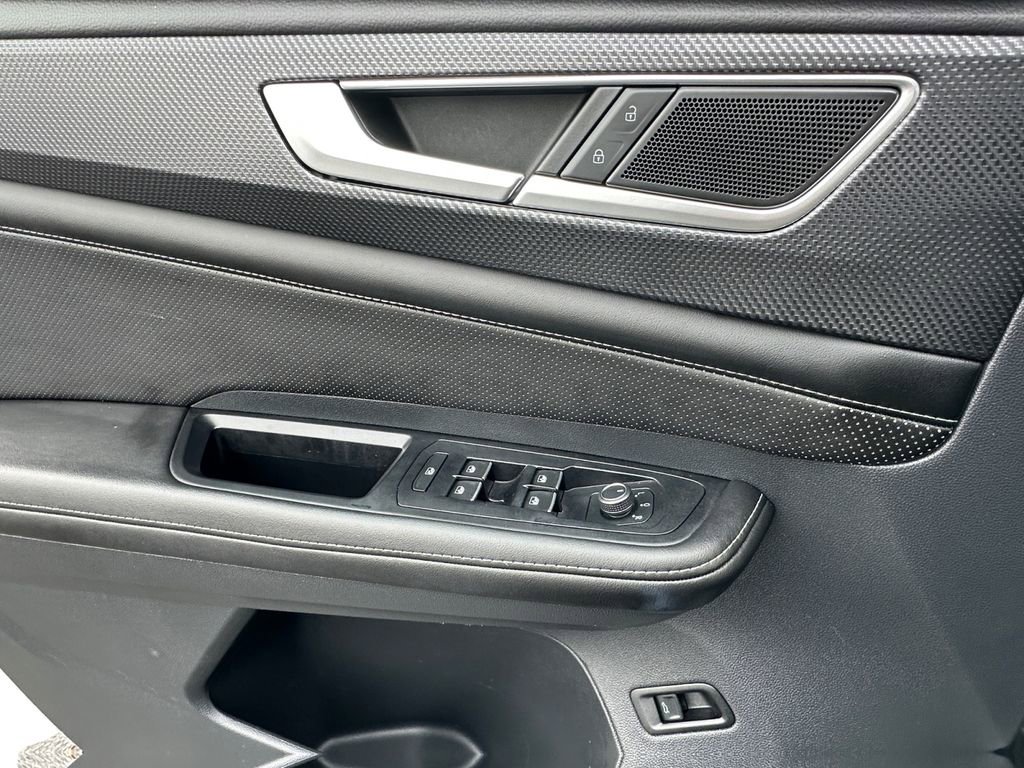 Used 2024 Volkswagen Atlas Cross Sport SEL R-Line image 11