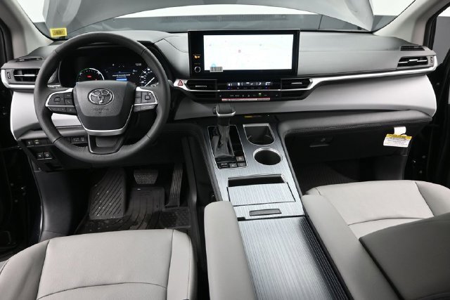 Certified 2026 Toyota Sienna XLE AWD/4WD image 28