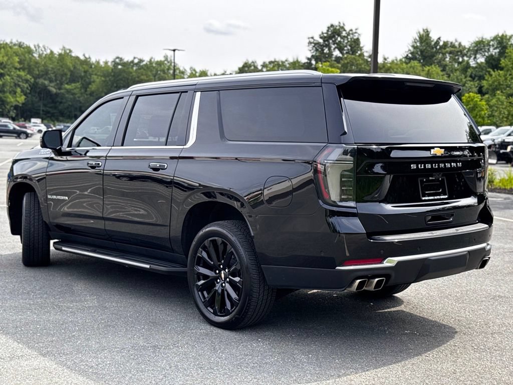 Used 2025 Chevrolet Suburban High Country AWD/4WD image 4