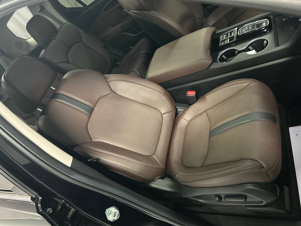Used 2025 Honda Pilot Elite image 25